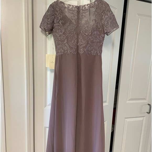 Mother of the bride or groom formal dress purple mauve color - Picture 2 of 5